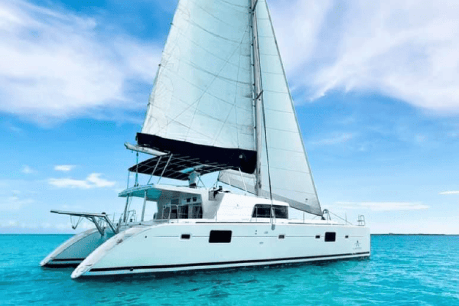 Isla Mujeres PLUS in Catamaran + Open bar