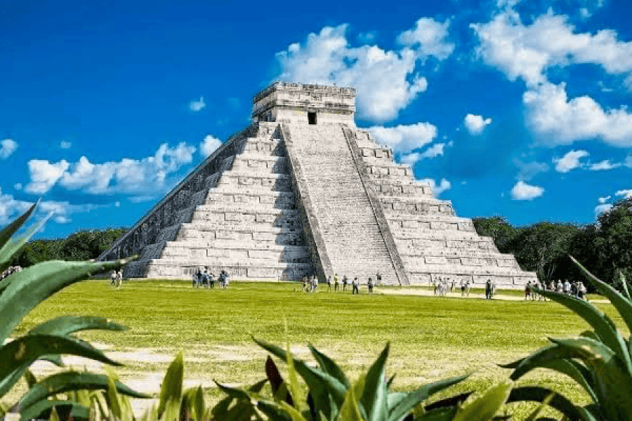 World wonder Chichen Itza Mayan Piramid - Cancun Airport transportation to Chichen Itza