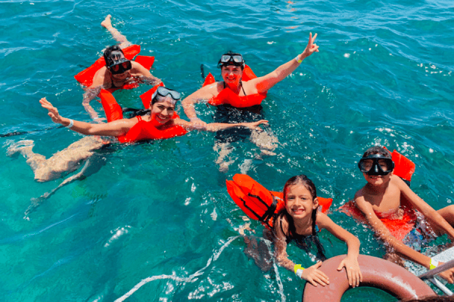 Isla Mujeres Snorquel underwater museum - Cancun Airport transportation to Isla Mujeres